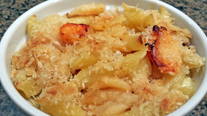 crab meat mac and cheese A photograph of freshly made crab meat mac and cheese.